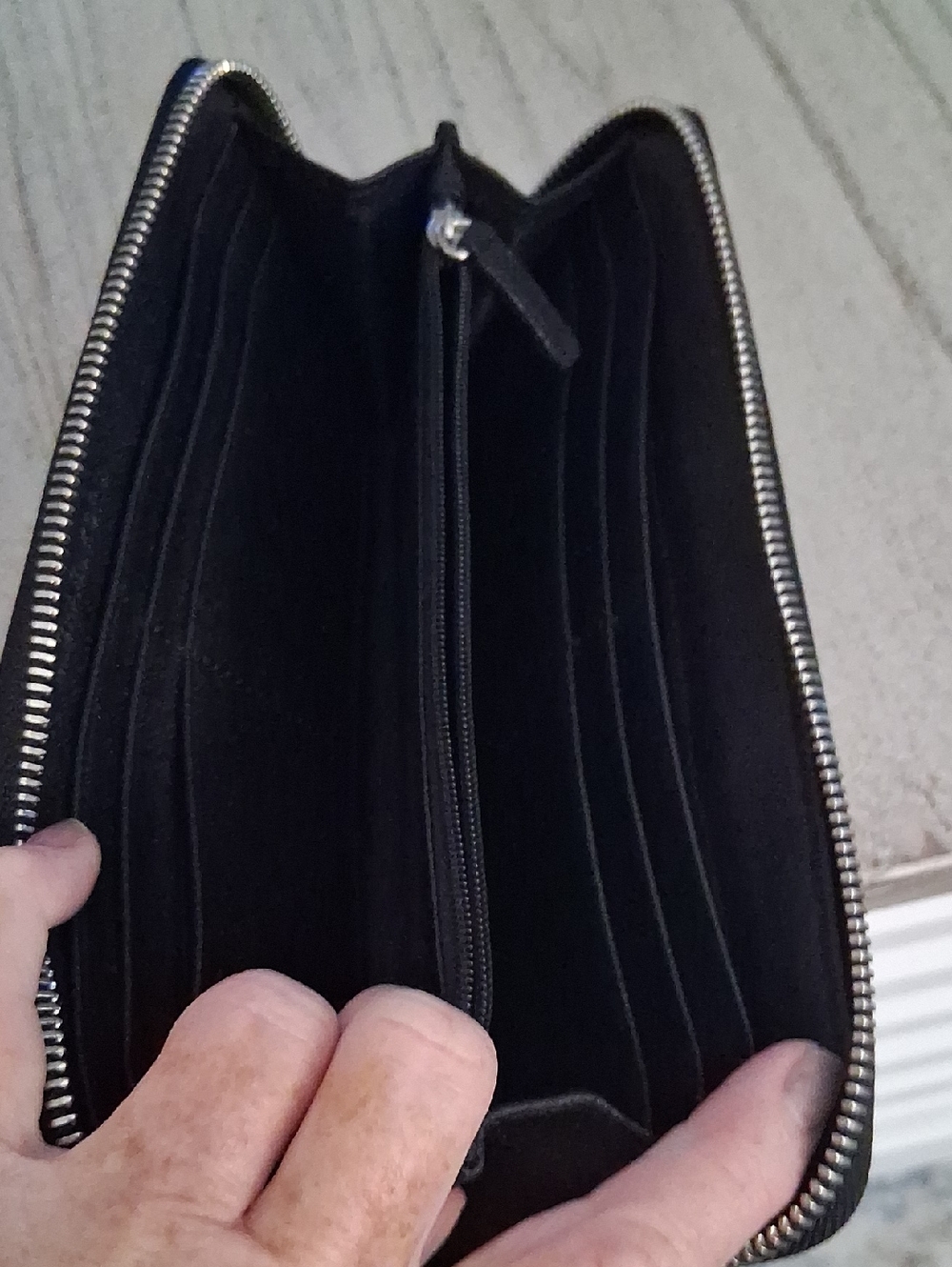 Michael Kors Black and White Colorblock Zip-Around Wallet. FIRM PRICE - Picture 6 of 7